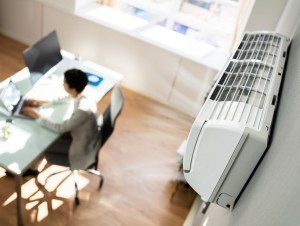 Vague de chaleur : l'Ademe invite à se détourner des climatiseurs monoblocs