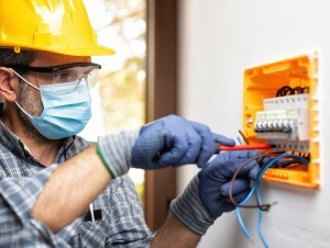 Sécurité, métiers : la filière électrique anticipe la transition dans le bâtiment