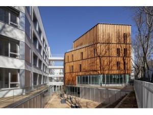 A Paris, des bureaux transformés en logements avec façades en paille