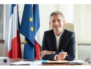 Gil Avérous, maire de Châteauroux, élu ...