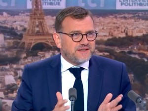 Le ministre du Logement défend MaPrimeRénov' mais veut plus de performance