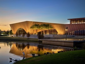 En Floride, une bibliothèque en béton rose ...