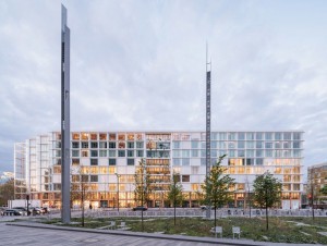 A Paris, un immeuble tout-en-un élégant ravive le quartier Clichy-Batignolles