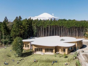 Au Japon, une école maternelle se dresse au pied du mont Fuji