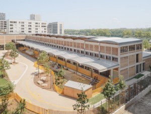 Une ancienne halle du marché de gros de Lyon ...