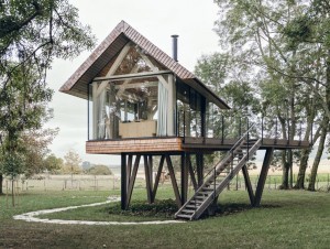 Dans son écrin de nature, cette maison ...