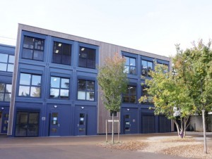 A Villeurbanne, cette école temporaire répond à ...