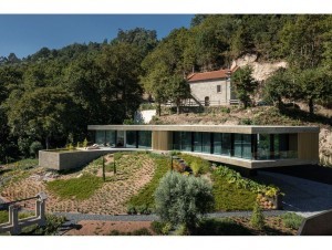 Au Portugal, une maison contemporaine connectée ...