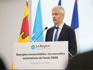 La région Auvergne-Rhône-Alpes va arrêter de financer l'éolien au profit du photovoltaïque