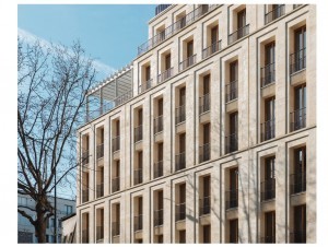 Un hôtel moderne et élégant remplace un vieil ...