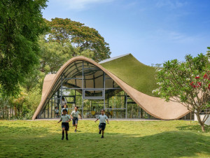 En Inde, une &eacute;cole maternelle au toit ondul&eacute; se ...