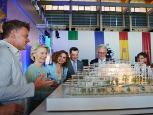 À Séville, la Commission européenne construit ...