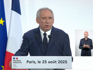 François Bayrou s'engage à "renouveler la ...