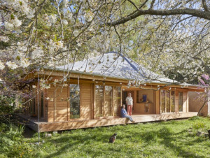 À Caen, une maison bois s'invite au fond du jardin