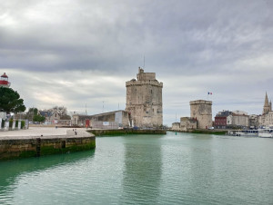 &Agrave; La Rochelle, la tour Saint-Nicolas au ...