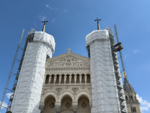 &Agrave; Lyon, les tours de la basilique de Fourvi&egrave;re ...