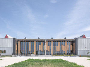 En p&eacute;riph&eacute;rie de Rennes, une halle transform&eacute;e ...
