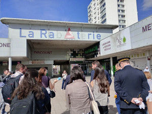 &Agrave; Saint-Pierre-des-Corps, le ministre de la Ville ...