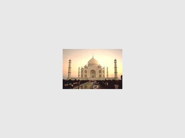 Le Taj Mahal jaunit à cause de la pollution
