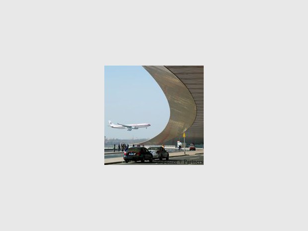Un dragon géant attend le monde entier à l?aéroport de Pékin (diaporama)
