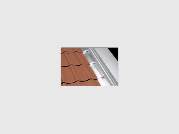Zinc malléable pour raccord de toiture