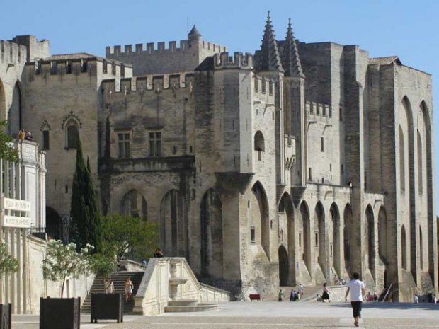 Facade palais des papes avignon