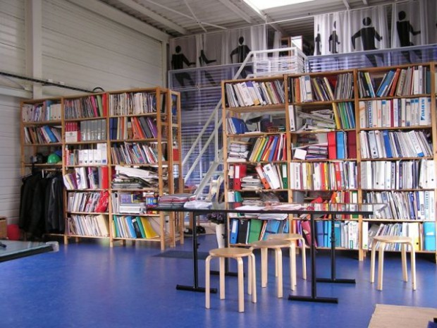 Bibliothèque maison conteneurs/serres