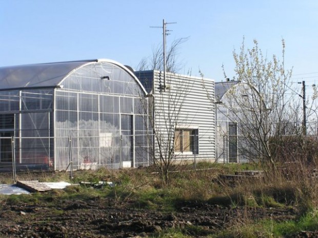 Maison conteneurs serres toit fermé