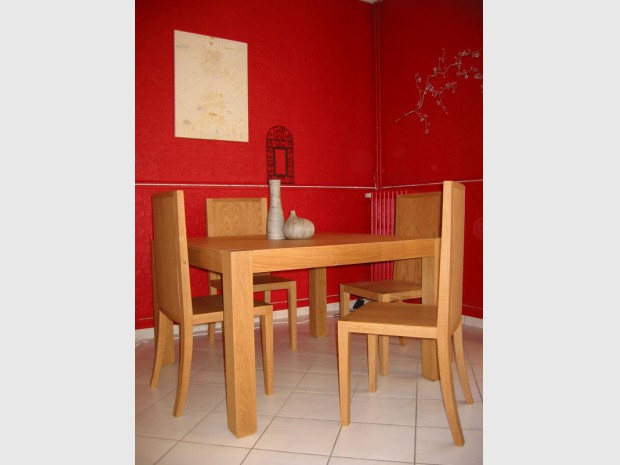 Table de salon et chaises