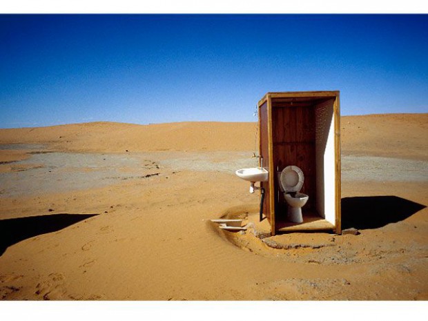 Toilettes dans le Sahara marocain.