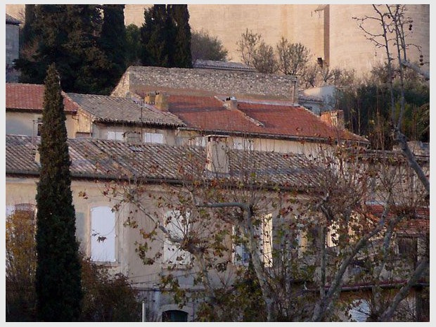 Maisons individuelles anciennes, village