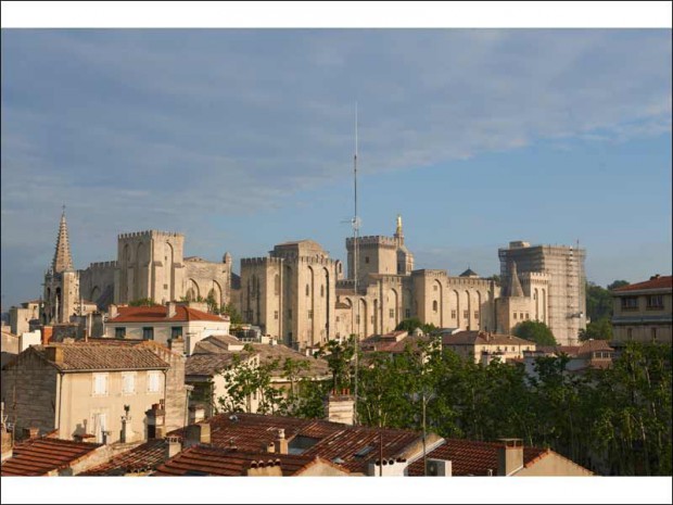 Avignon Tour Trouillas Palais des Papes Chaux