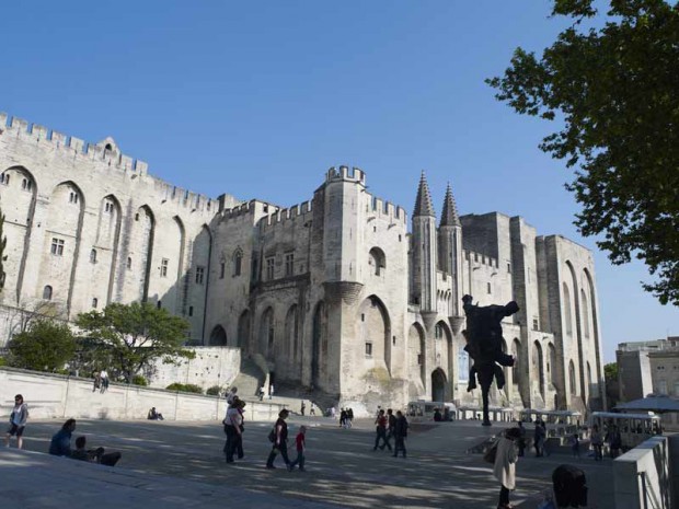 Palais des papes tour trouillas avignon