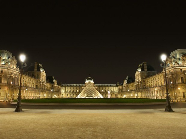 Louvre de nuit