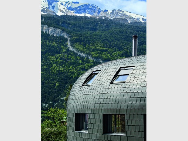 Un monolithe de Zinc en Suisse
