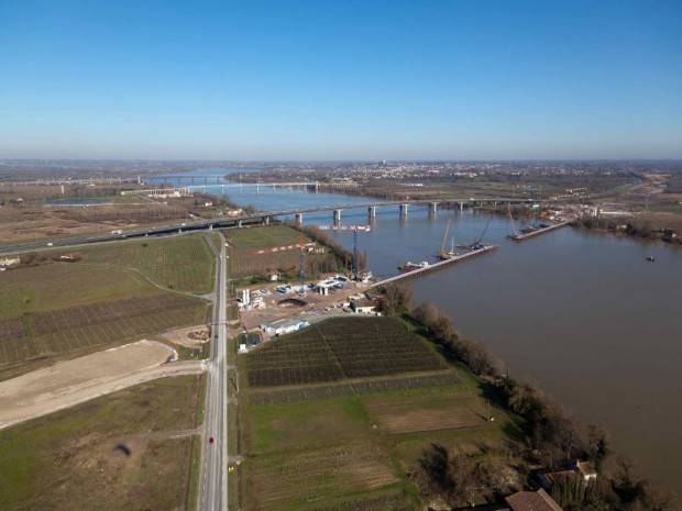 Chantier du viaduc de la Dordogne pour la LGV Tours Bordeaux 