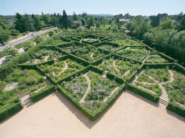 Château Saint Bernard 1 - jardin de l'année 2013