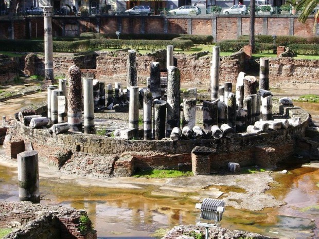 Temple romain à Pozzuoli