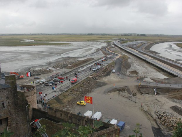 Pont passerelle du Mont-Saint-Michel  en construction