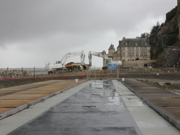 Pont passerelle du Mont-Saint-Michel  en construction