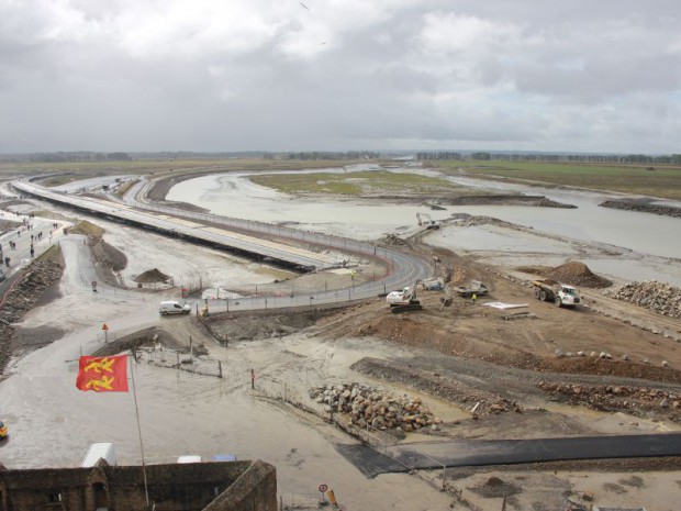 Pont passerelle du Mont-Saint-Michel  en construction