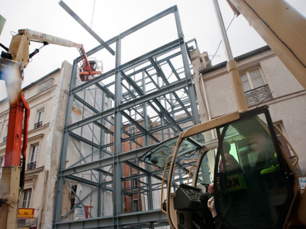 Rénovation au 37 rue Myrha du  bâtiment de logements à ossature métallique et béton de chanvre.