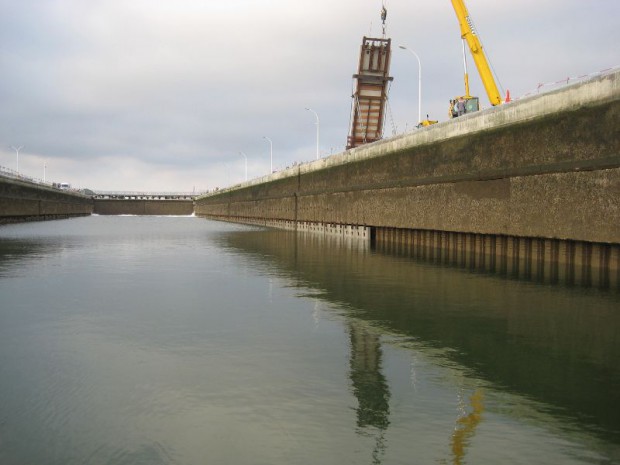 Remise en état des bajoyers de l'Ecluse Ouest de Ouistreham 