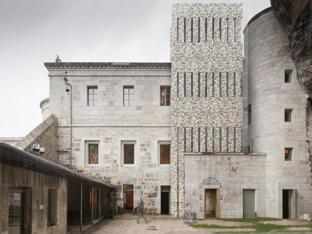 ATELIERPNG ARCHITECTURE / Antoine Petit, Nicolas Debicki, Grichka Martinetti Patrimoine militaire, fort l'Ecluse, Léaz, 2012 - 2014 