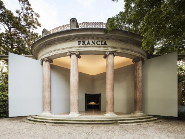 Le représentant de la France à la biennale de ...