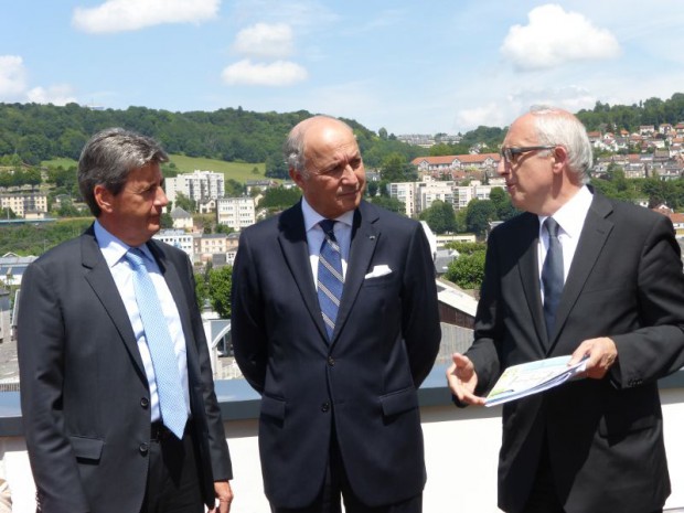 Signature du contrat de financement des éco-quartiers à Rouen. 