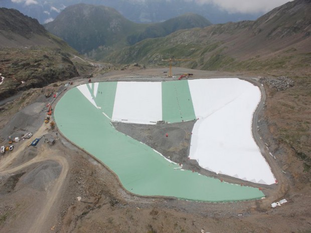 Chantier de la retenue d'altitude de l'Herpie à l'Alpe d'Huez 