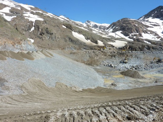 Chantier de la retenue d'altitude de l'Herpie à l'Alpe d'Huez