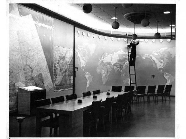 Henry Dreyfuss. Carte météorologique dans la salle de situation du bâtiment de l'état-major interarmées, Washington, DC, 31 octobre 1942