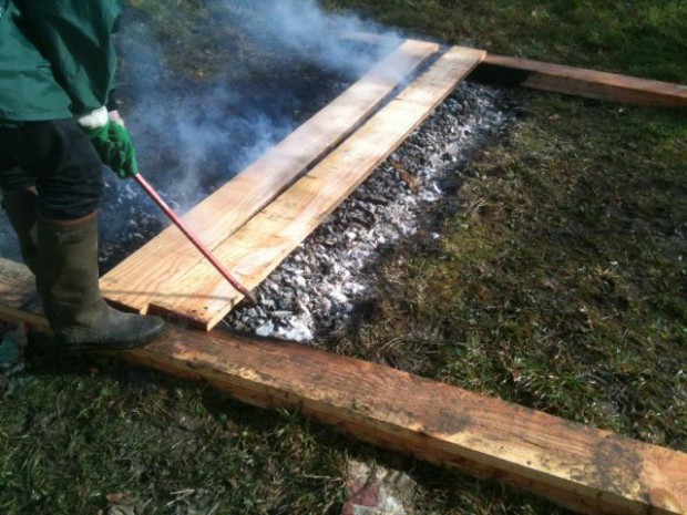 Extension en bois brûlé dans le Morbihan